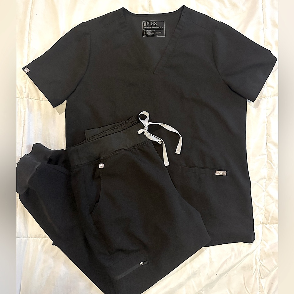 EUC Figs Black Scrub Set Top size L and Pants Size L/P